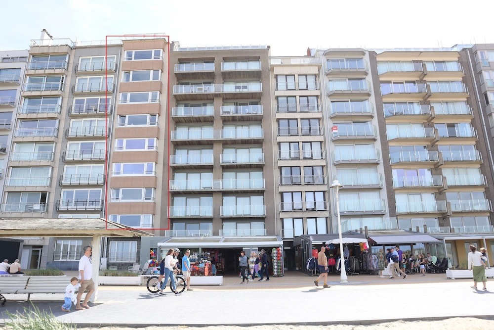 Apartment in Nieuwpoort With Ocean Views