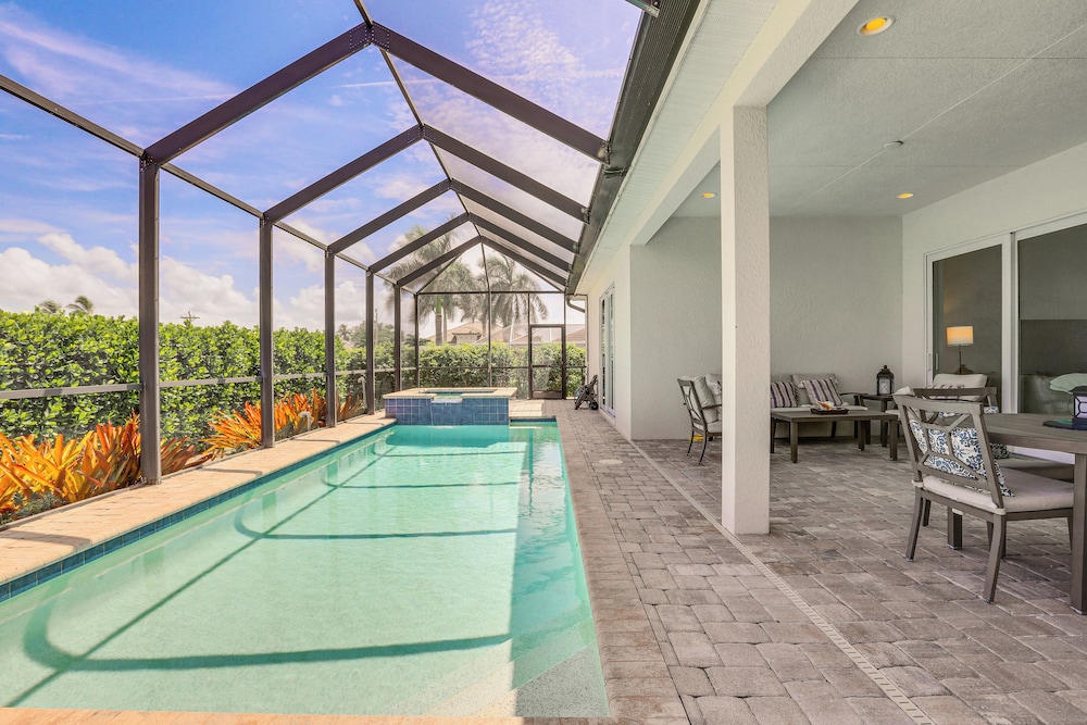 1/2 Mi to Beach: Poolside Oasis on Marco Island!