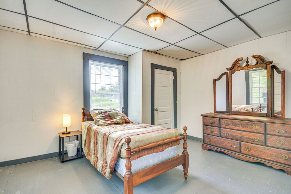 Pet-friendly Home w/ Grill & Porch in Martinsville