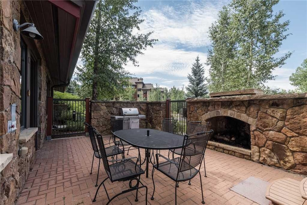 5112 Emerald Lodge, Trappeur's Crossing Apartment 2