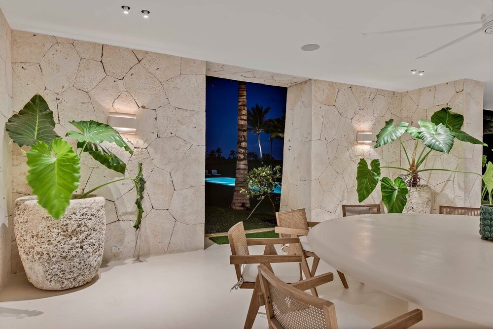 Magnificent 5BR Modern Tropical Villa With Pool