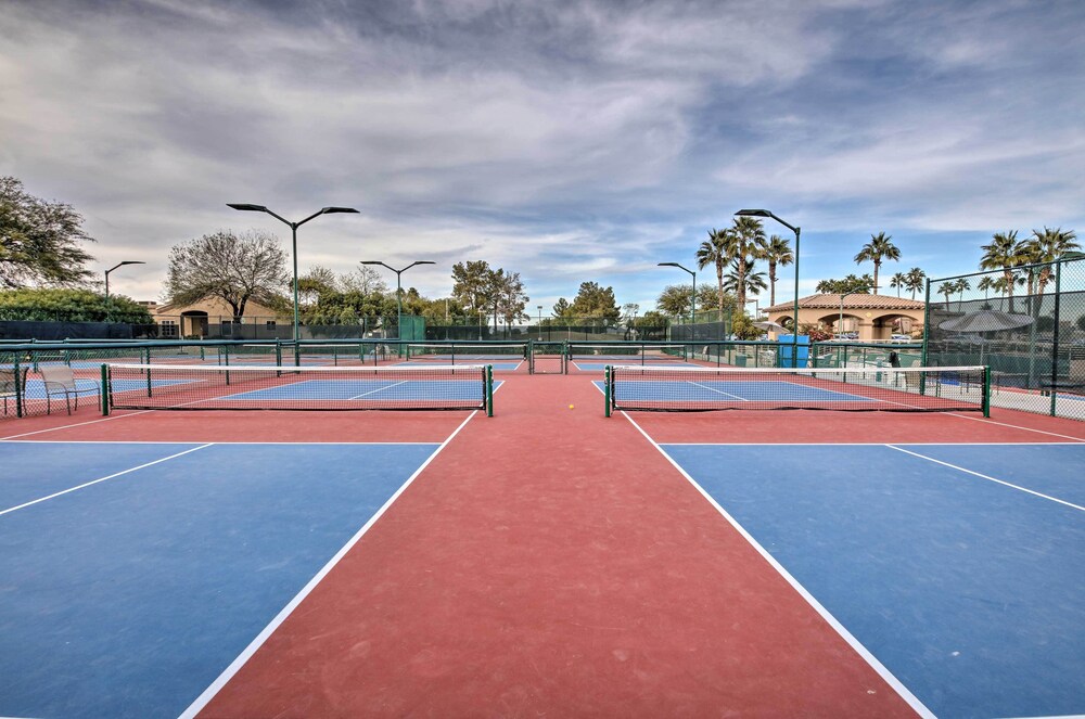 Patio + Pool Access: Golf Getaway in Peoria