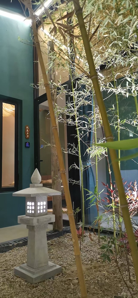 Serenity Courtyard Hotel