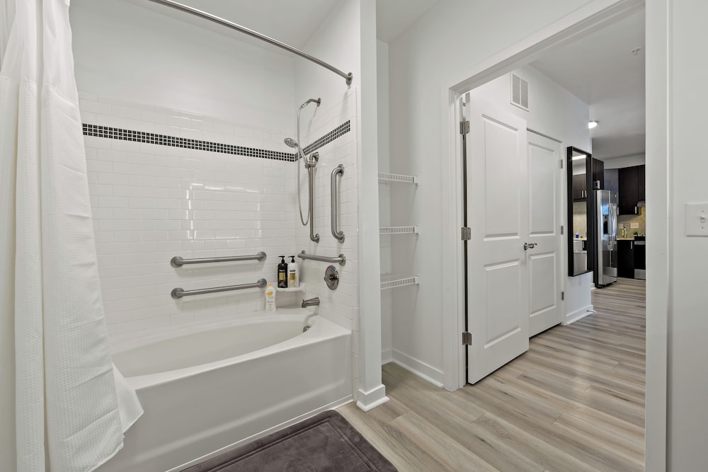ROVE LIVING/KB - Midtown205