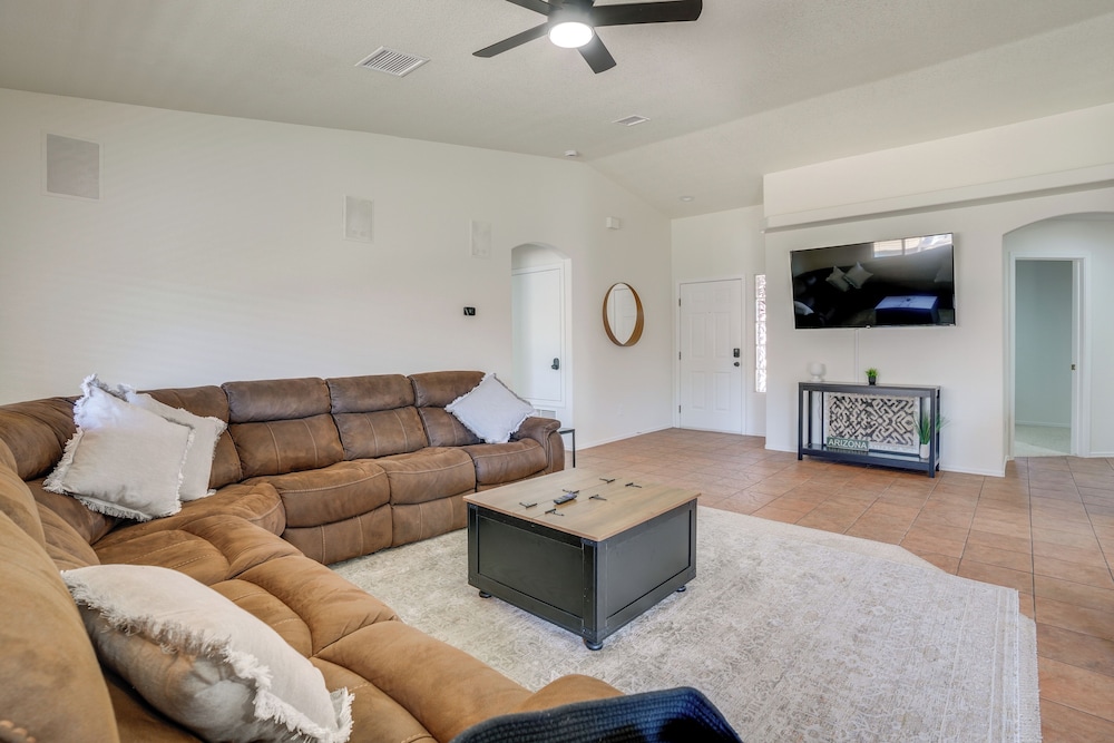 Near Golf Courses: Poolside Paradise in Yuma!