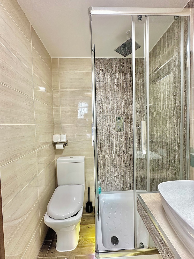 205 Earls Court