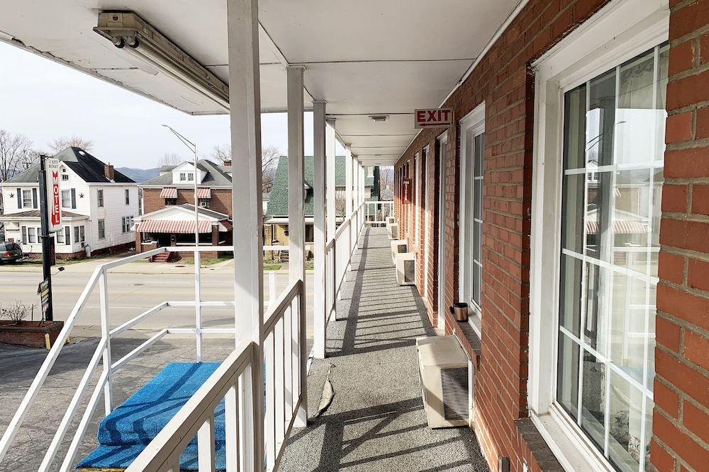Four Keys Inn