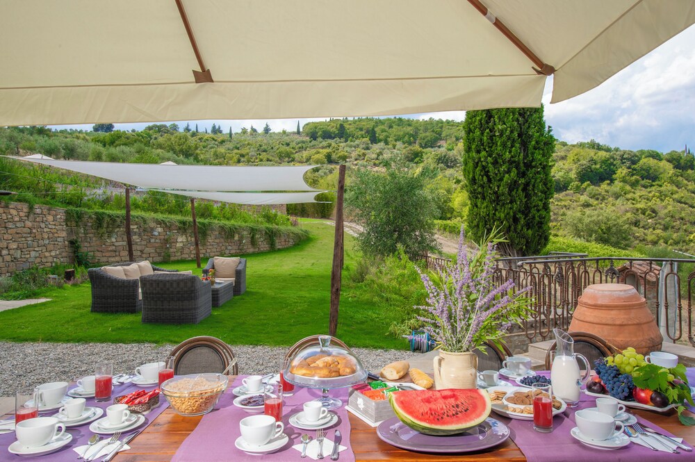 Villa Chianti With Panoramic Pool On The Vineyard
