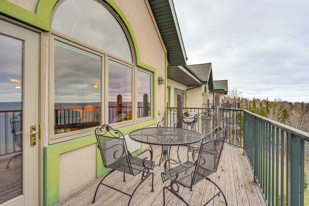 Pool & Lake Access: Northern Lakes Retreat!