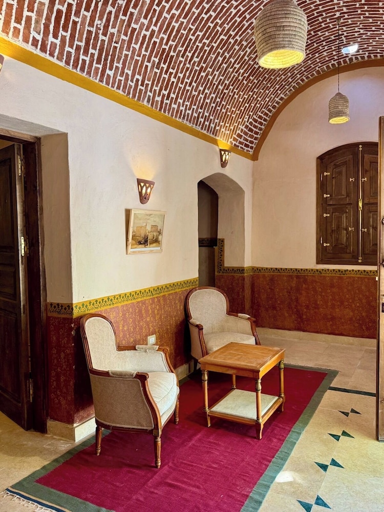 Eljuneina Villas