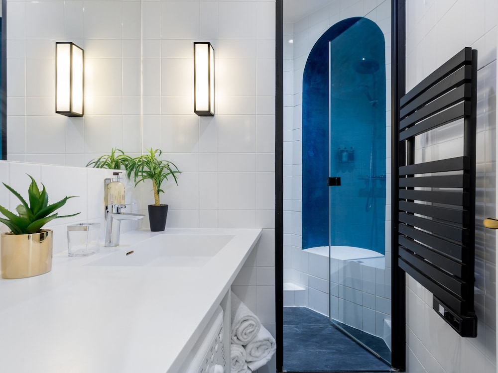 Merveil Luxury Suites - Royale - Saint Honore view