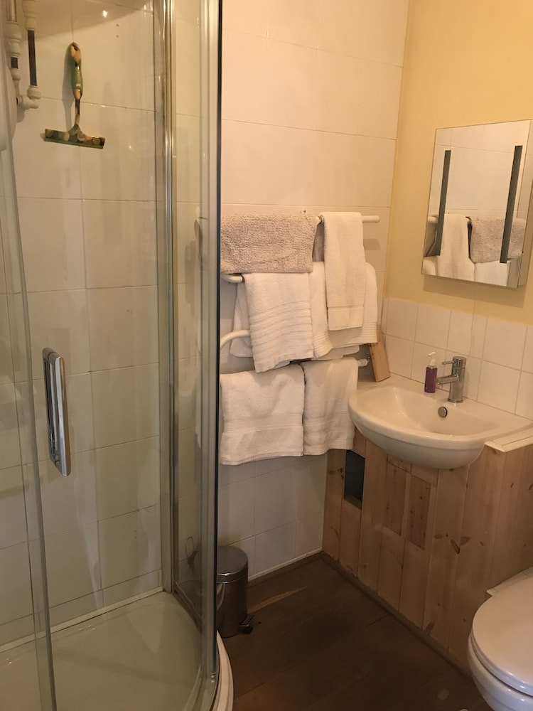 Lower Buckton Country House - Sleeps 12