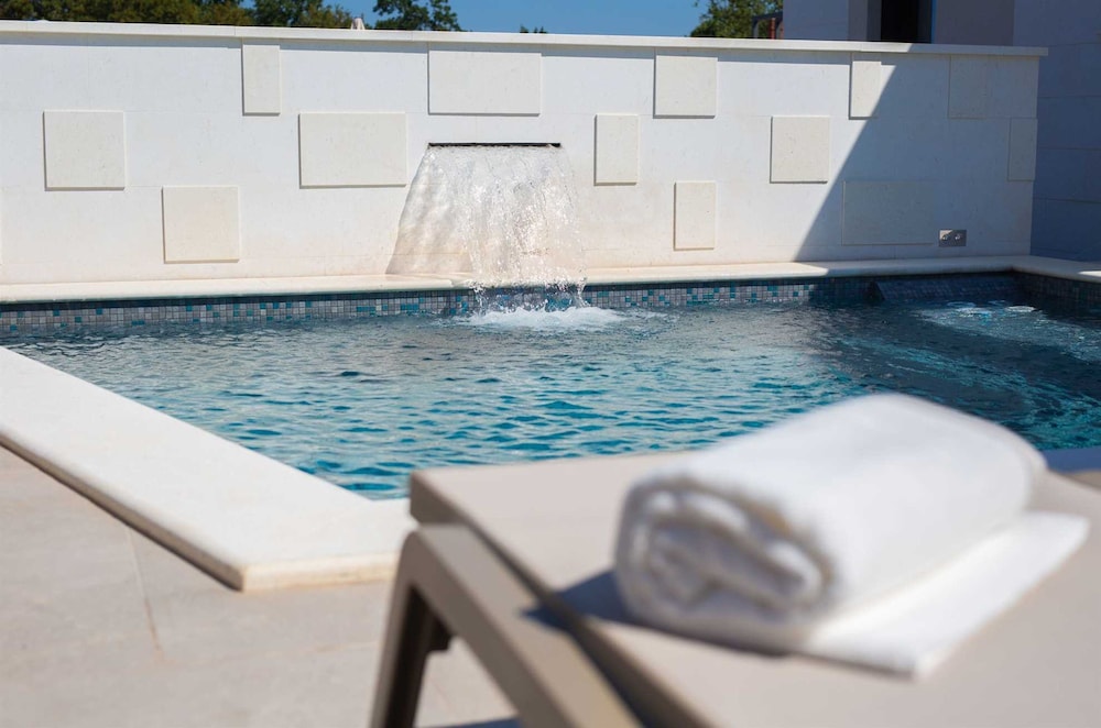 Villa Quarnaro With Heated Pool