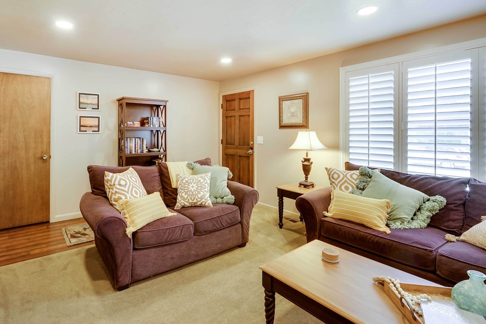 Updated Ranch Apartment w/ Deck - 9 Mi to Downtown - Property Image 16