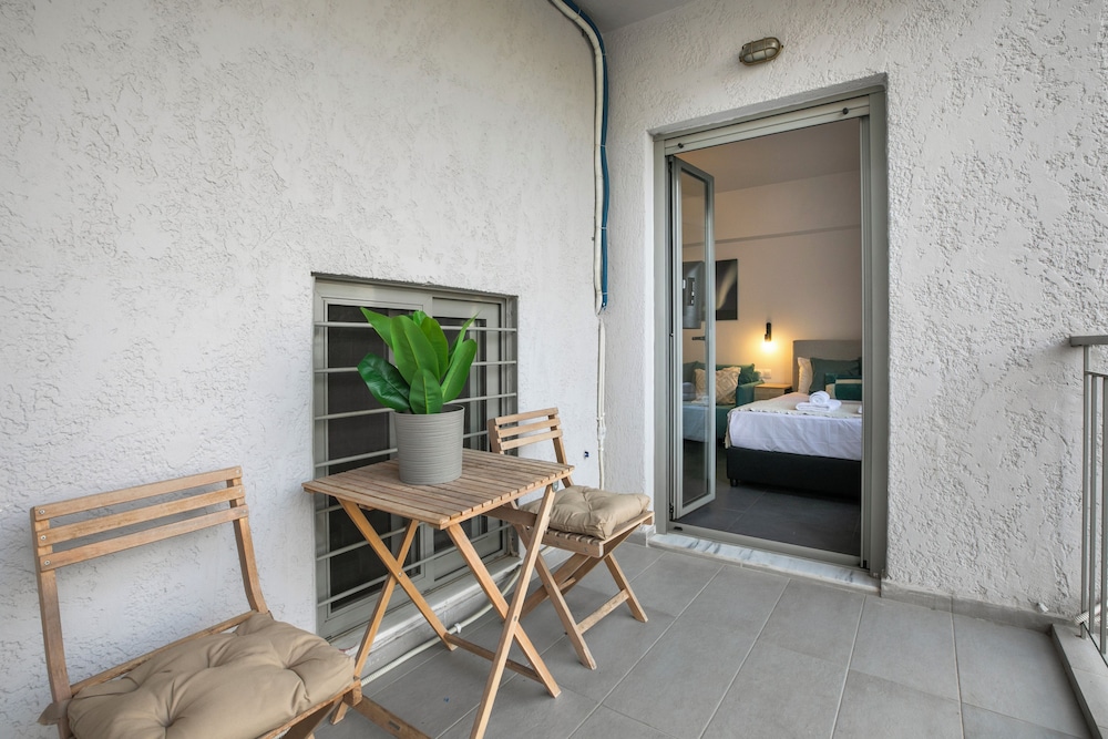 Cassiopeia - Studio & Balcony in Athens
