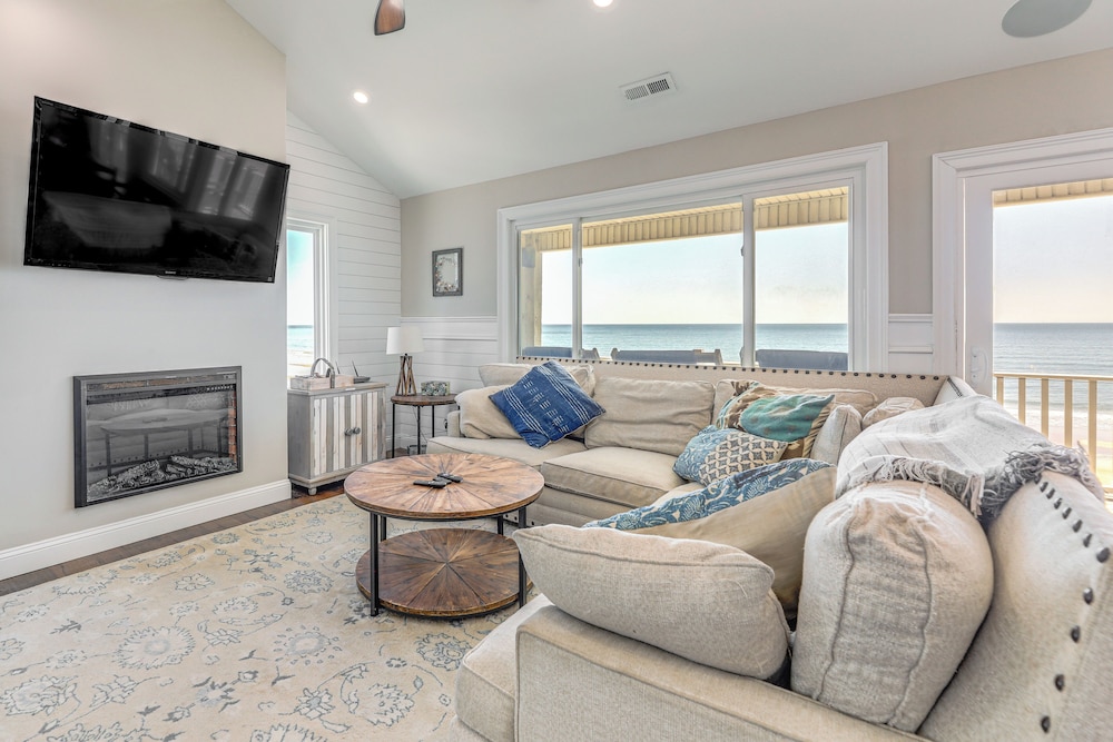Hot Tub & Decks: North Topsail Beach Home