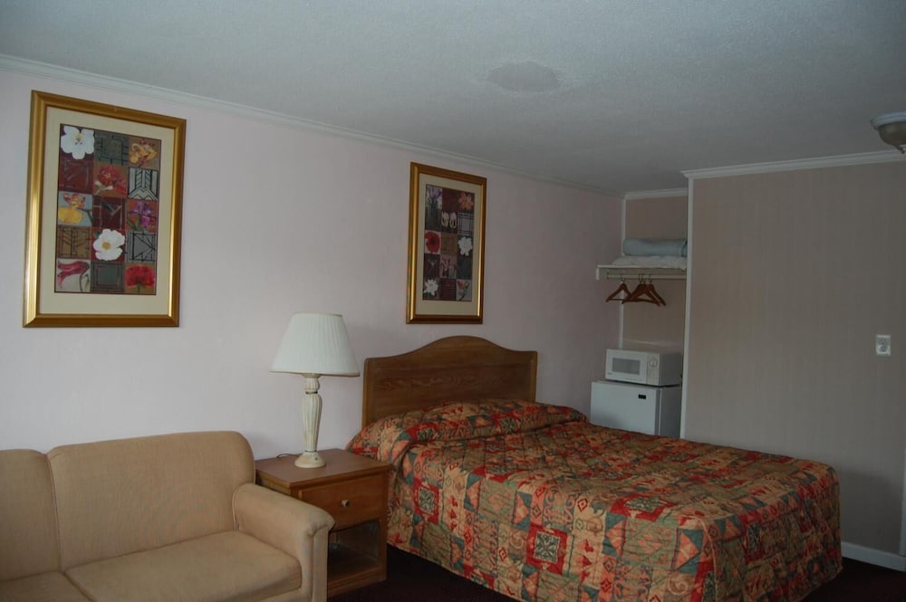 Sea Breeze Inn view 4