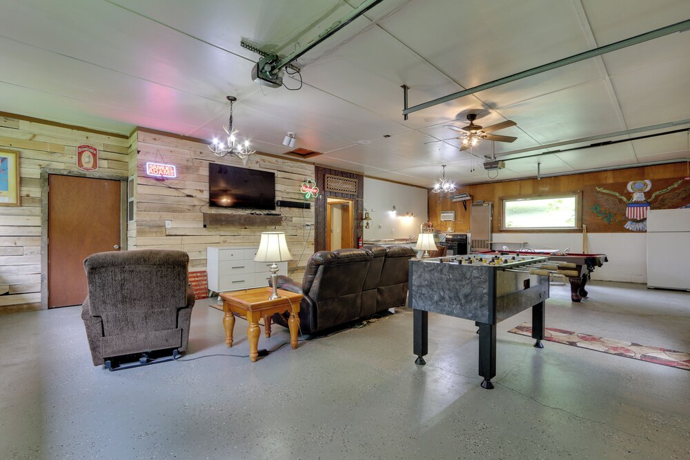 Quaint Zanesville Home w/ Game Room & Yard! view 2
