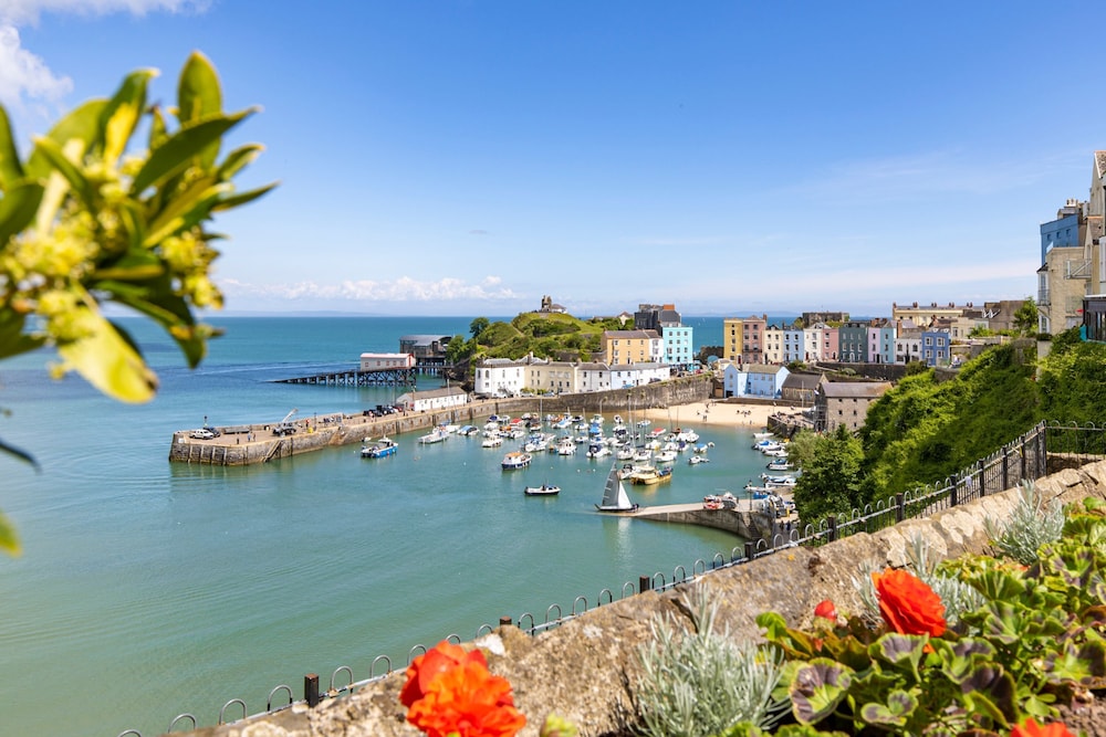 5 Sunny Cove - Direct Beach Access Sea Views