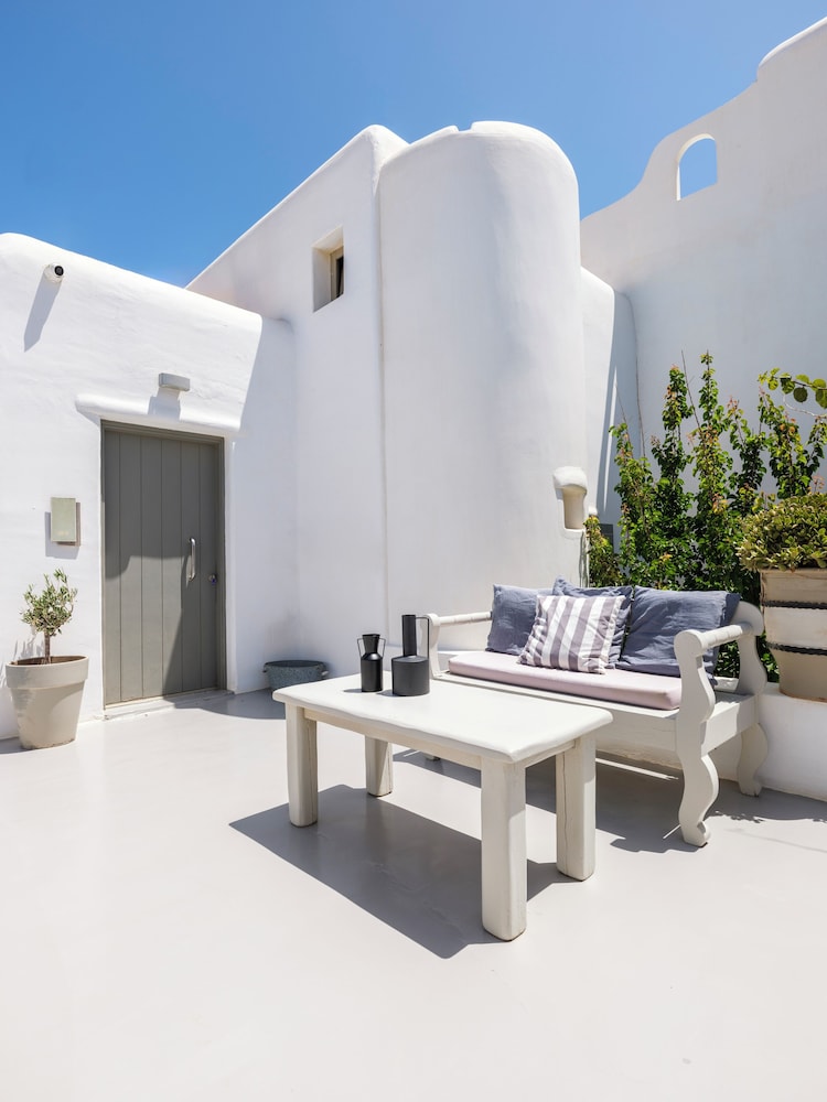 Mykonist Merchia Beach Villas & Suites