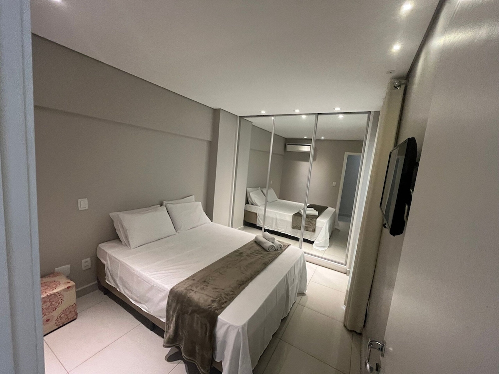 2brs apt 950 m fr/ Flamboyant Mall Unq1104