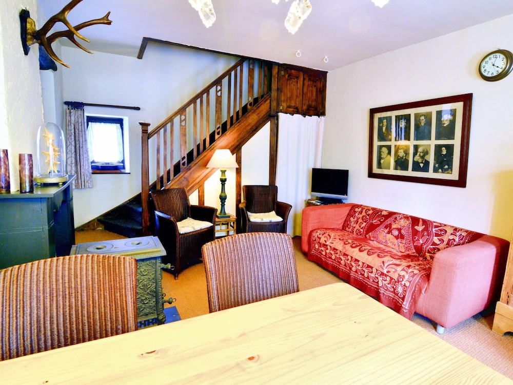 Comfortable Villa, Paliseul view 5