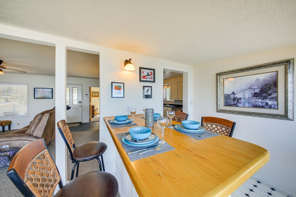 Charming Sagle Retreat w/ Hot Tub  Cozy Fireplace - Property Image 8