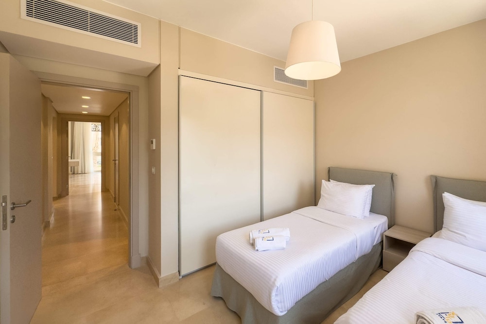 Xuru Stays I Homestyle 3BR Penthouse Pool & Beach View