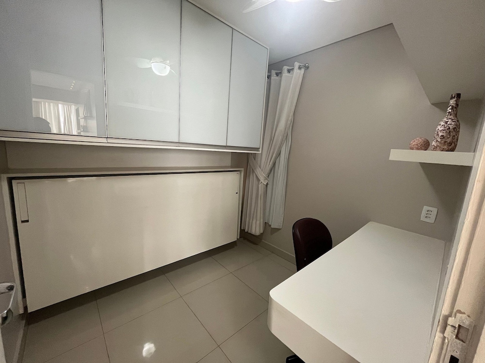 2brs apt 950 m fr/ Flamboyant Mall Unq1104