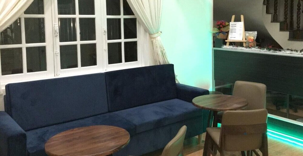 All Aboard Hostel & Cafe