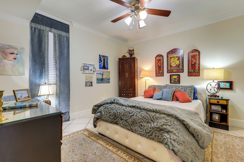 Mardi Gras Boho Chic Condo on the Gulf!