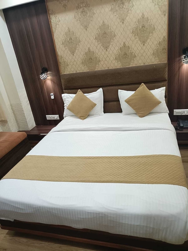 HOTEL RJ RESIDENCY C.G.ROAD