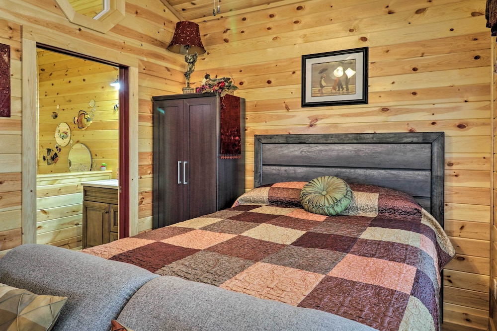 Cozy Heber Springs Cabin w/ Deck & Dock! view 4
