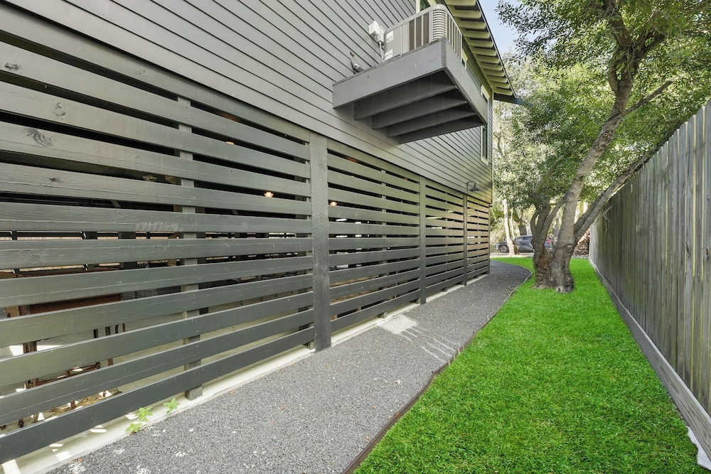 Ebb and Glow Retreat by Ryson Vacation Rentals
