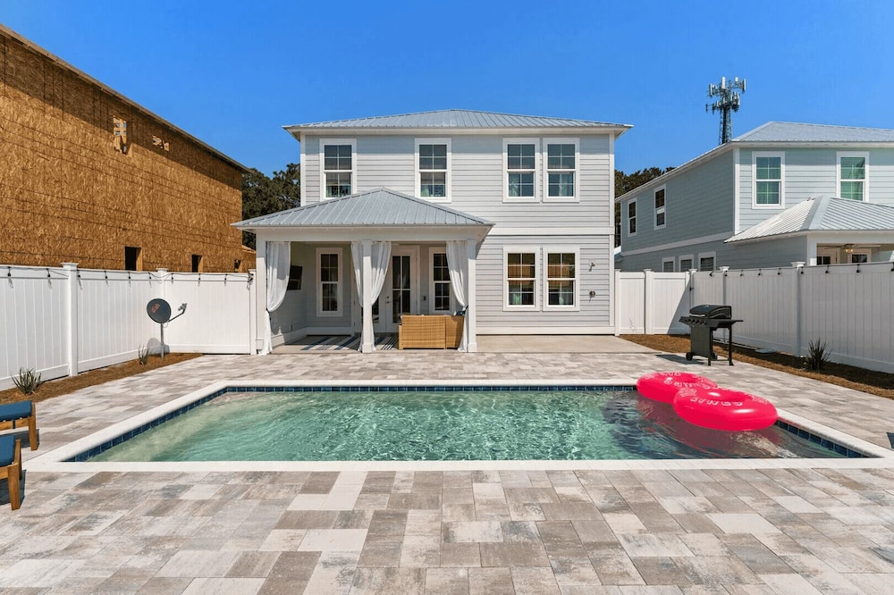 Chic Shack by Avantstay Private Pool, Walk to Beach, Sleeps 13!