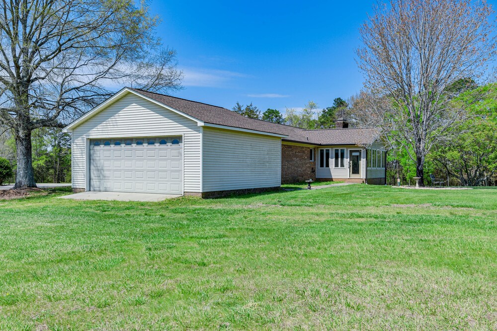 Spacious Mount Pleasant Home w/ Grill & Yard! view 4