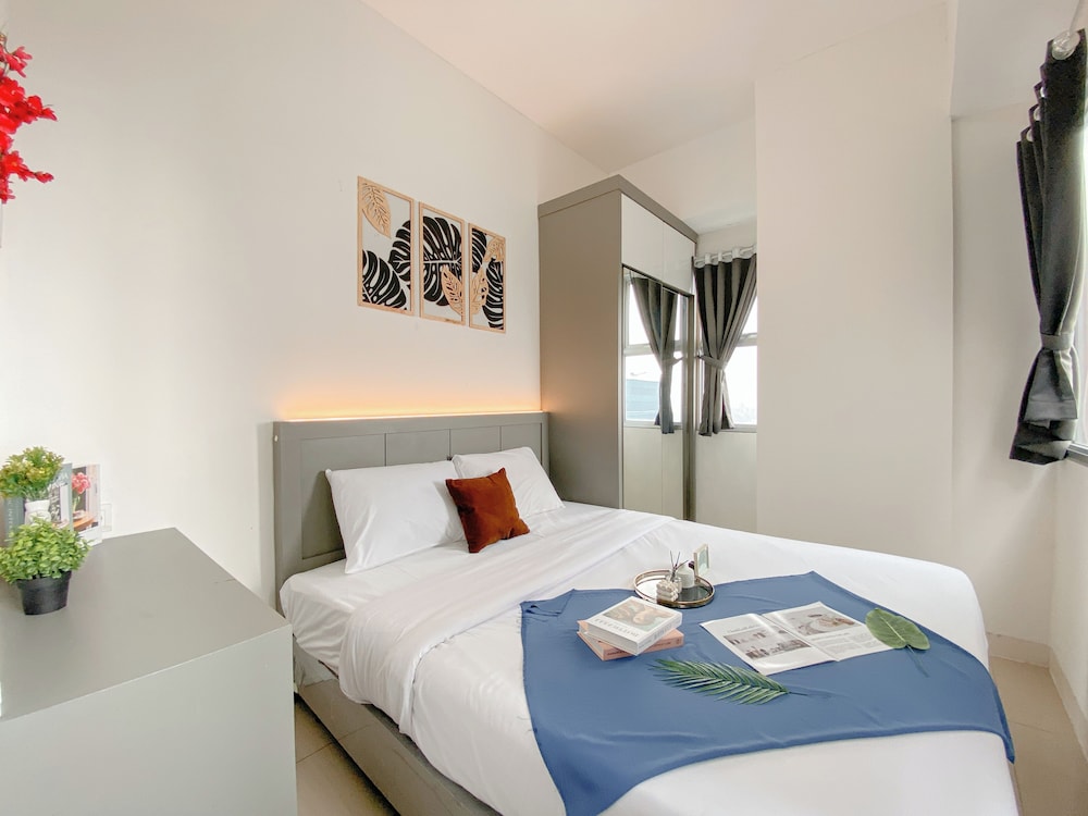 Cozy Neutral 2Br Apartment At Transpark Juanda Bekasi Timur