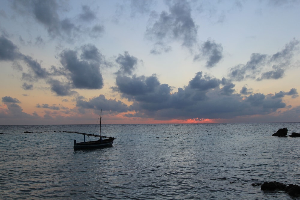 Local Island Inn
