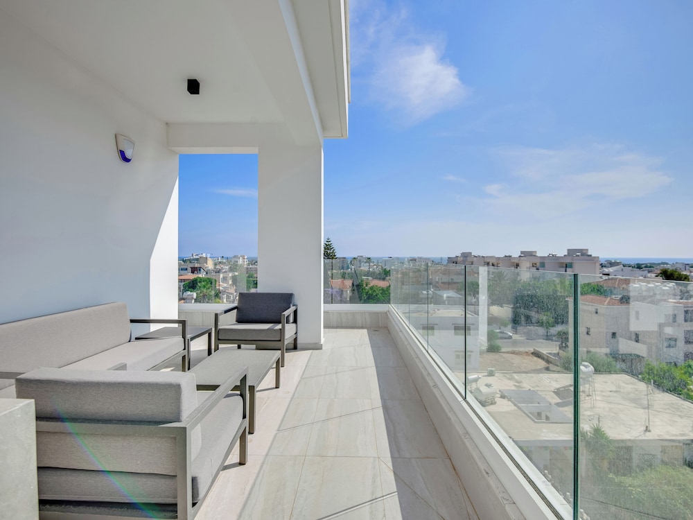 Sanders Olive Shared Pool Apartments
