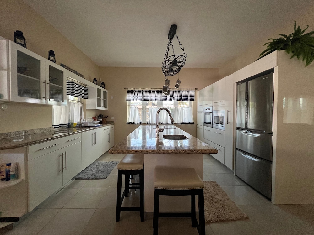 Palm Beach Villa Aruba - Great Location