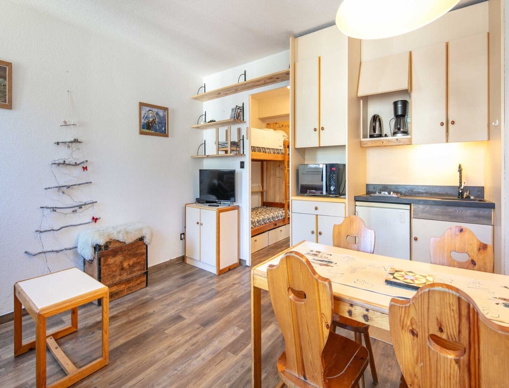 Cosy Mountain Retreat for 4 Guests