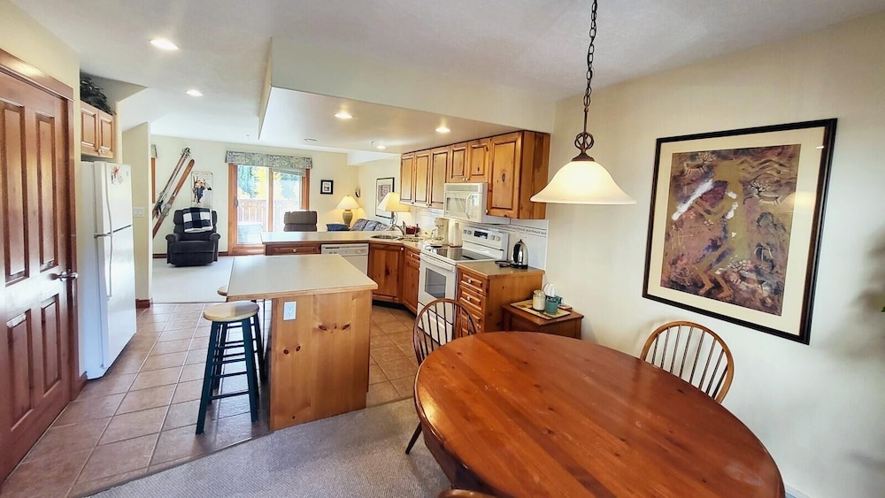 Sun Peaks Vacations - Timberline Village 46 4 Bedroom Home - Property Image 10