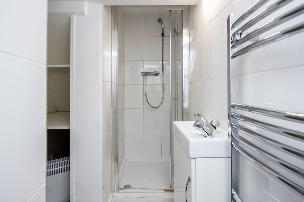 Charming 1-bed Basement Apartment in Lewisham