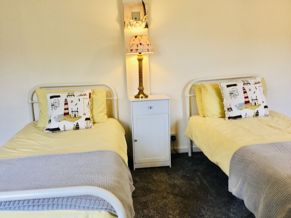 Charming 2 Bed House Near Rhoscolyn,discounts FOR view 4