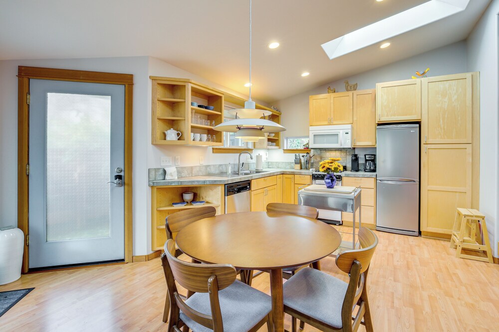 2 Mi to UO: Cozy Retreat in Eugene!