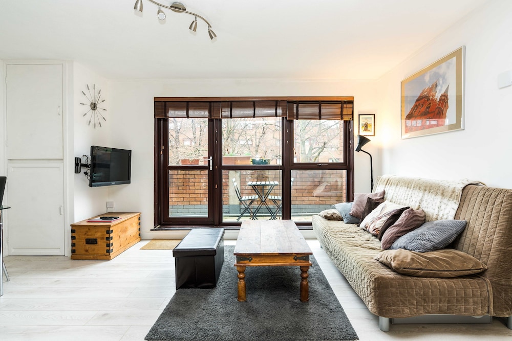 Luxury Islington Apartment With Balcony