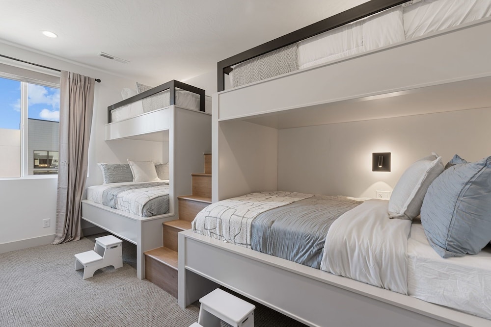 The Fish Bowl 6 Bedroom Townhouse