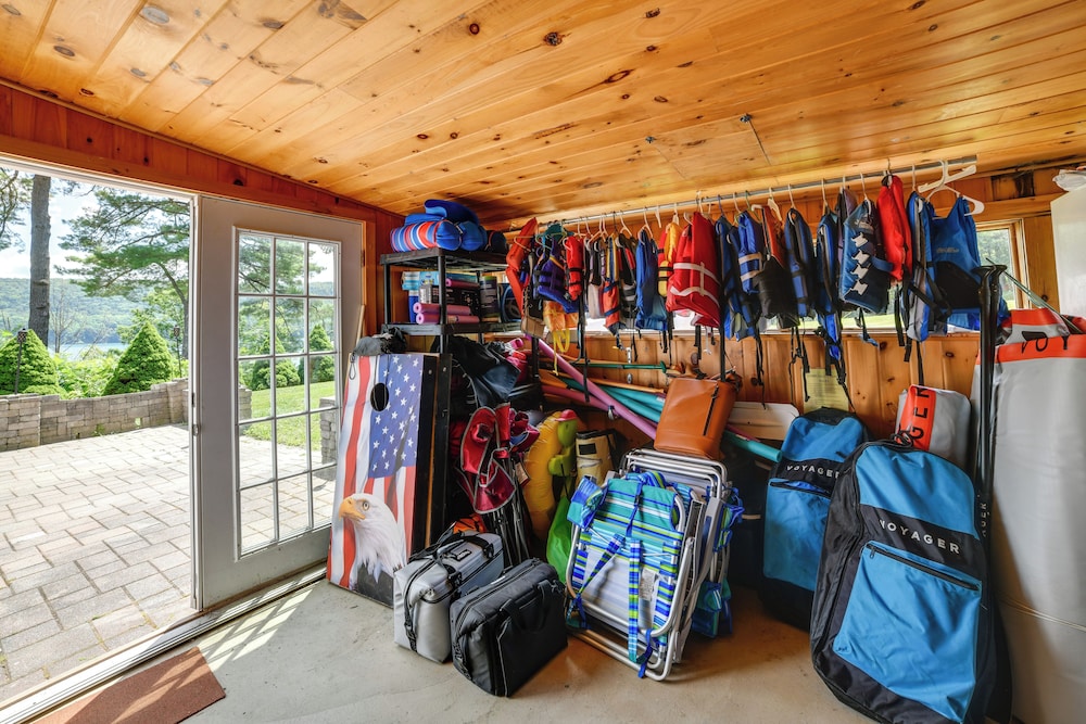 Hatch's Landing: Lake Ostego Home