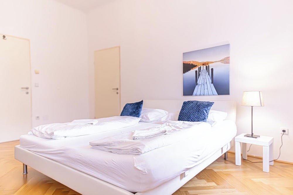 Simple 2 Bedroom Apartment with WiFi