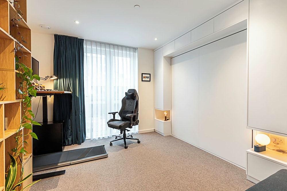 Beautiful Two Bed Property Near Whitechapel view 5